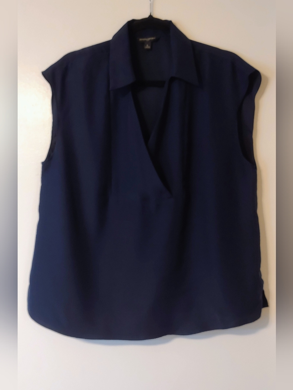 Banana Republic Sleeveless V-Neck Collared Top - Navy L